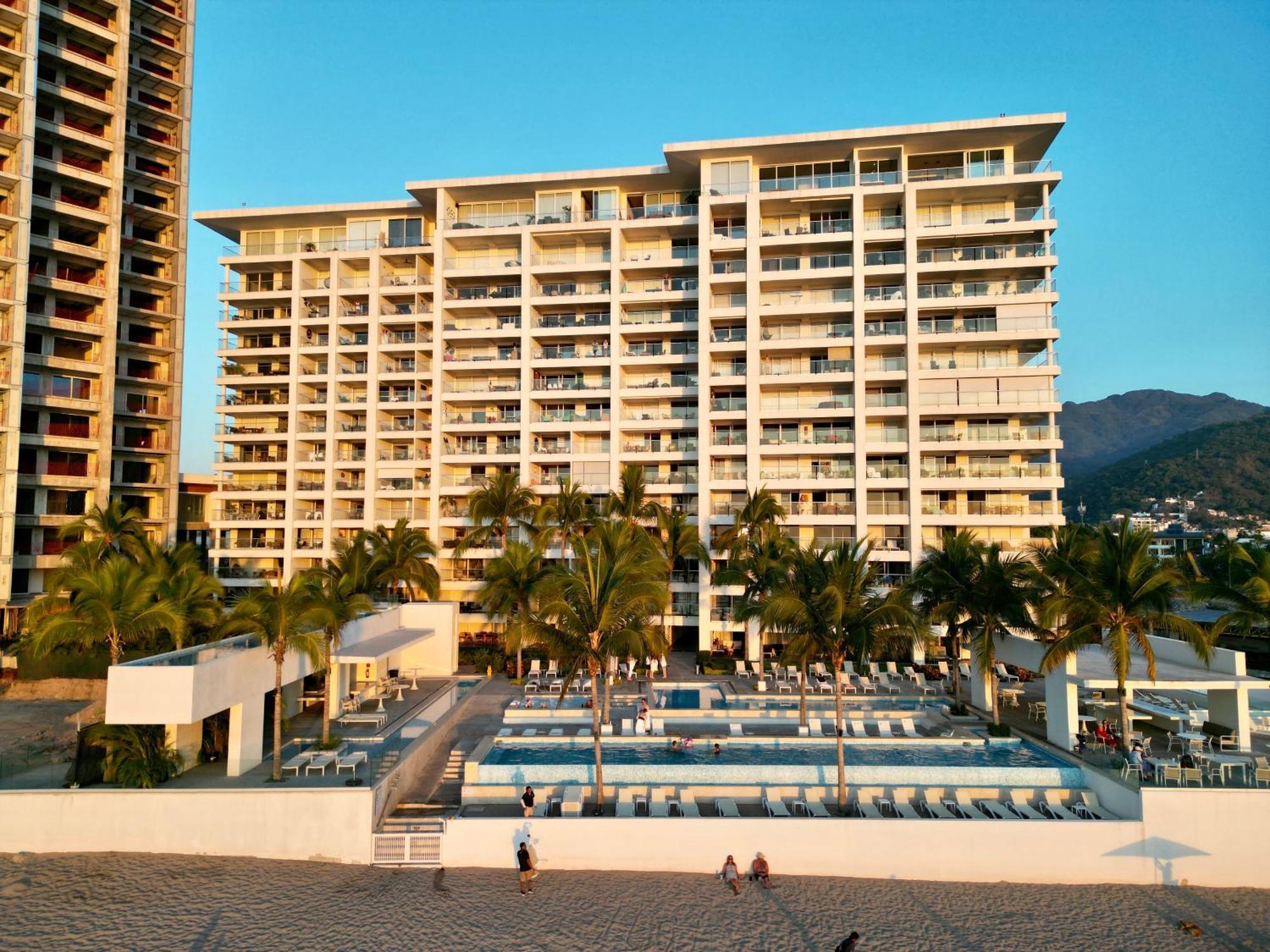 Harbor 13008A Artistic Beachfront Studio By Moikkarentals Puerto Vallarta Exteriör bild