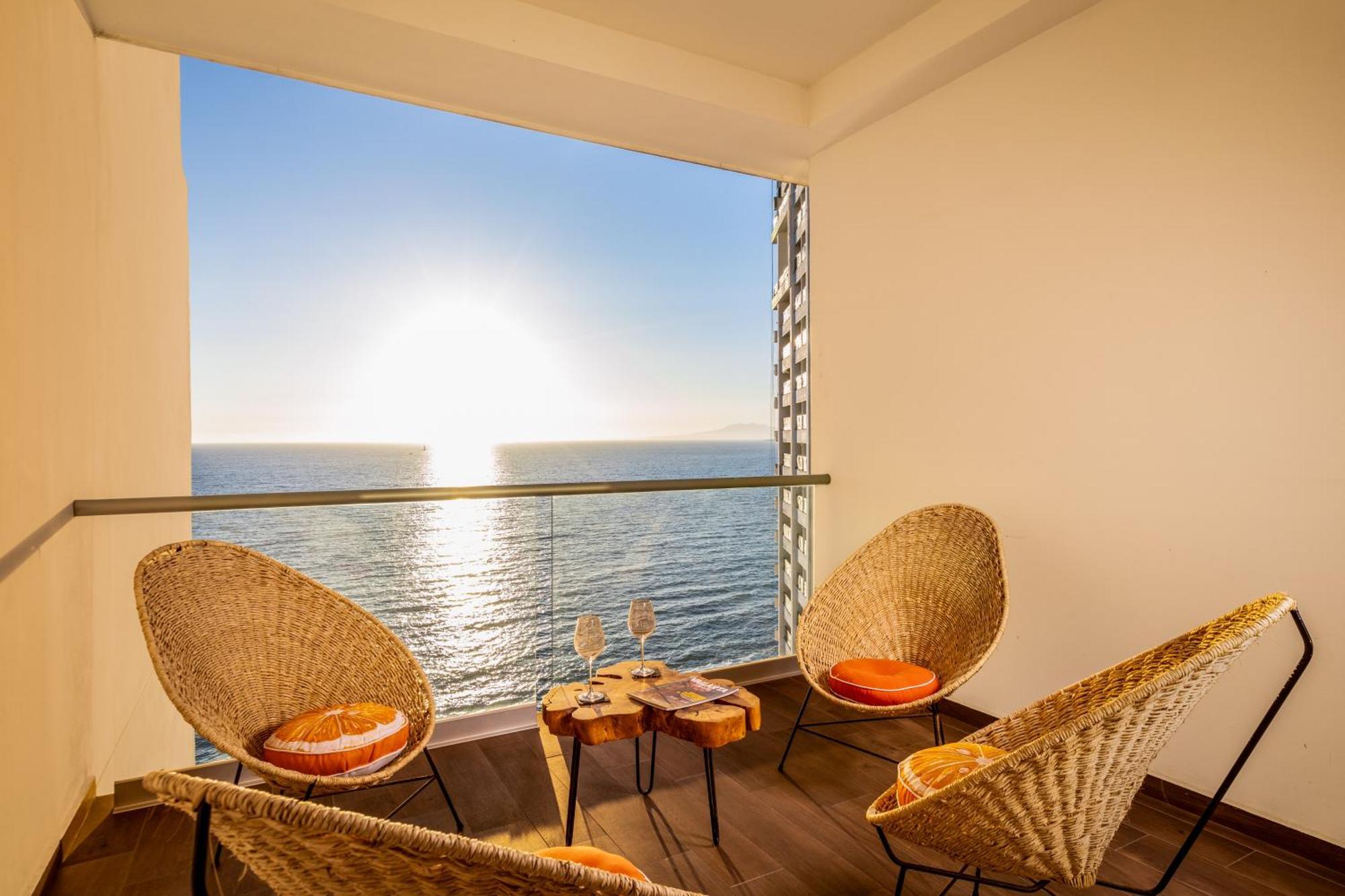 Harbor 13008A Artistic Beachfront Studio By Moikkarentals Puerto Vallarta Exteriör bild